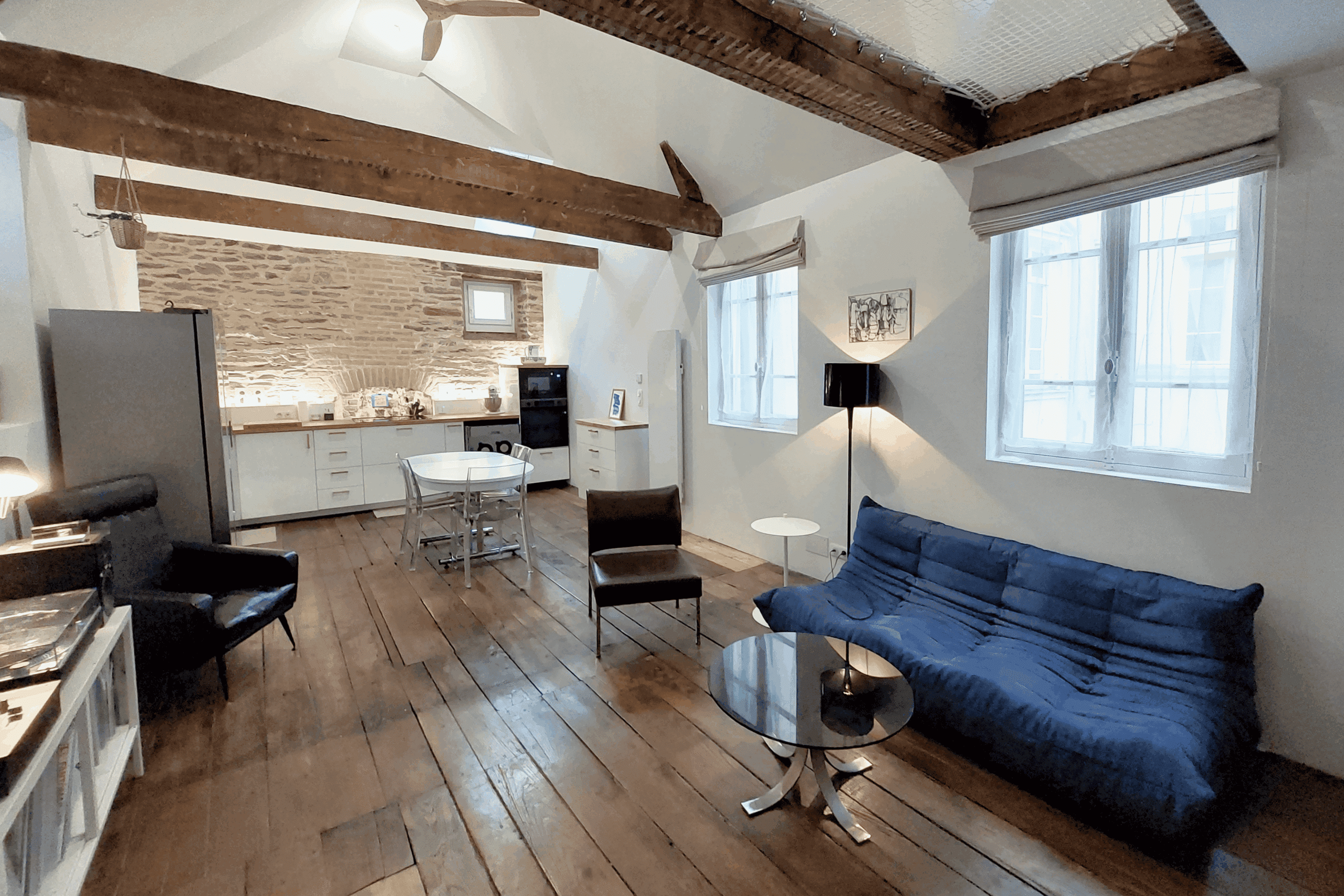 Transformation d’anciennes écuries en maison contemporaine, architecture intérieure