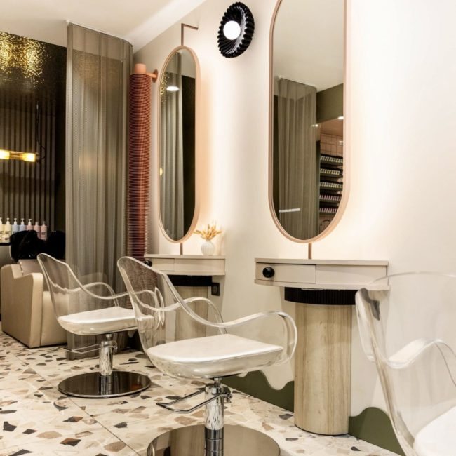 Agence d’architecture Rennes – transformation d’un salon de coiffure en espace immersif coloré et expérientiel au cœur de Rennes